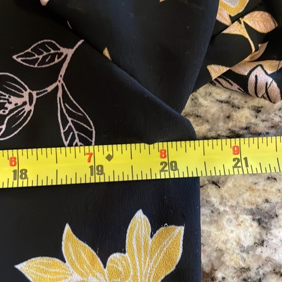 LOFT Floral Blouse - Picture 7 of 9